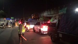 Kendaraan mengular hingga luar Peabuhan Merak, Kamis dini hari, 30 Juli 2020